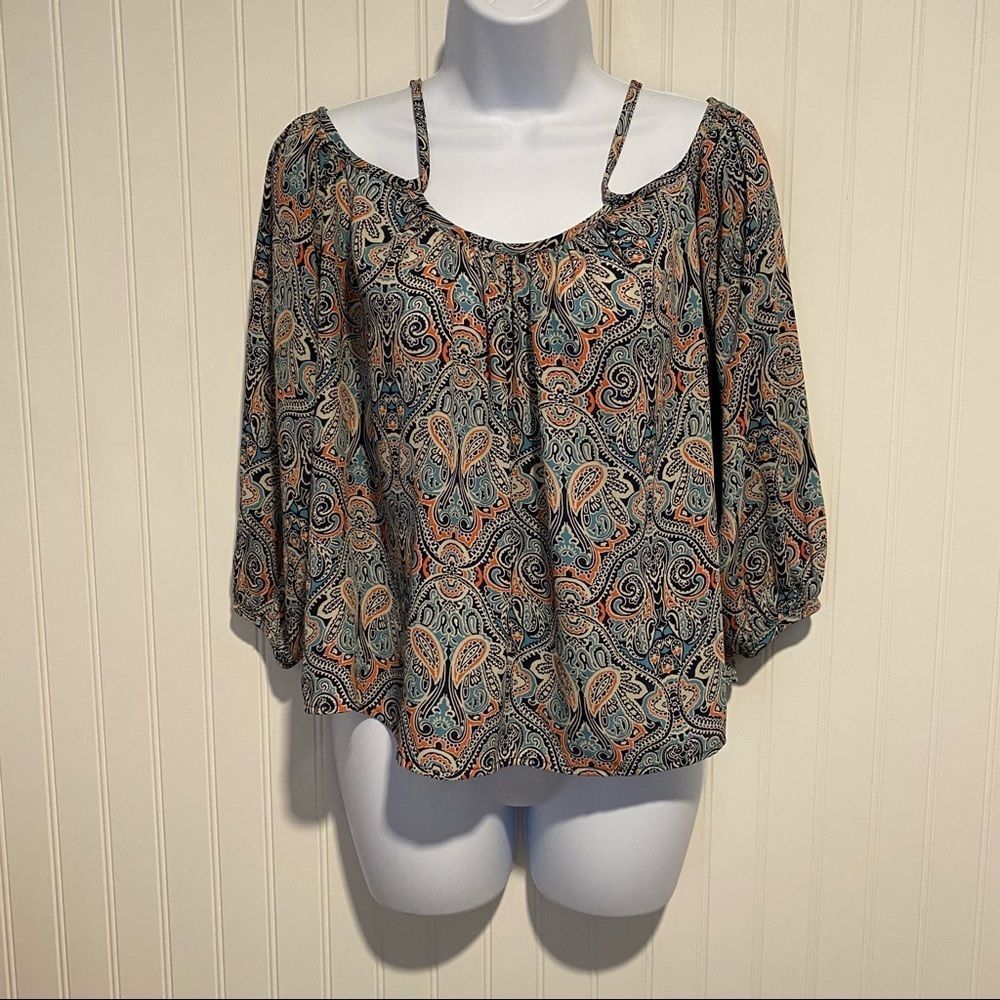 Cupcakes & Cashmere Julina paisley cold shoulder